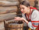  Чтобы женихов привлечь, умойте лицо талой водой: приметы на 1 марта