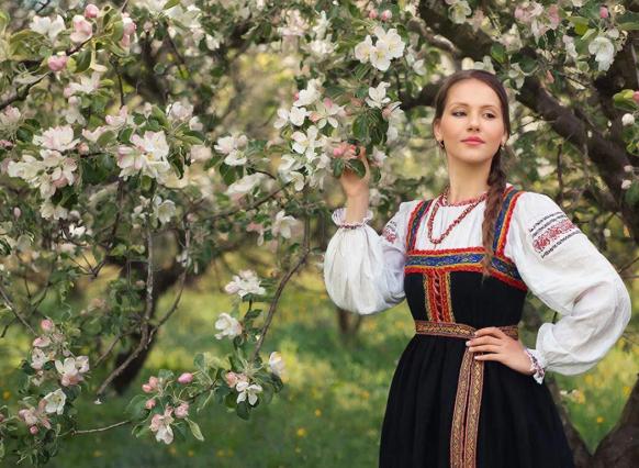 Цветок яблони к ногам упал – суженого встретишь: приметы на 19 апреля - ДОН24, 18.04.2026