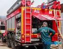 Десятки квадратов огня: на пляже в Азове тушат мусор