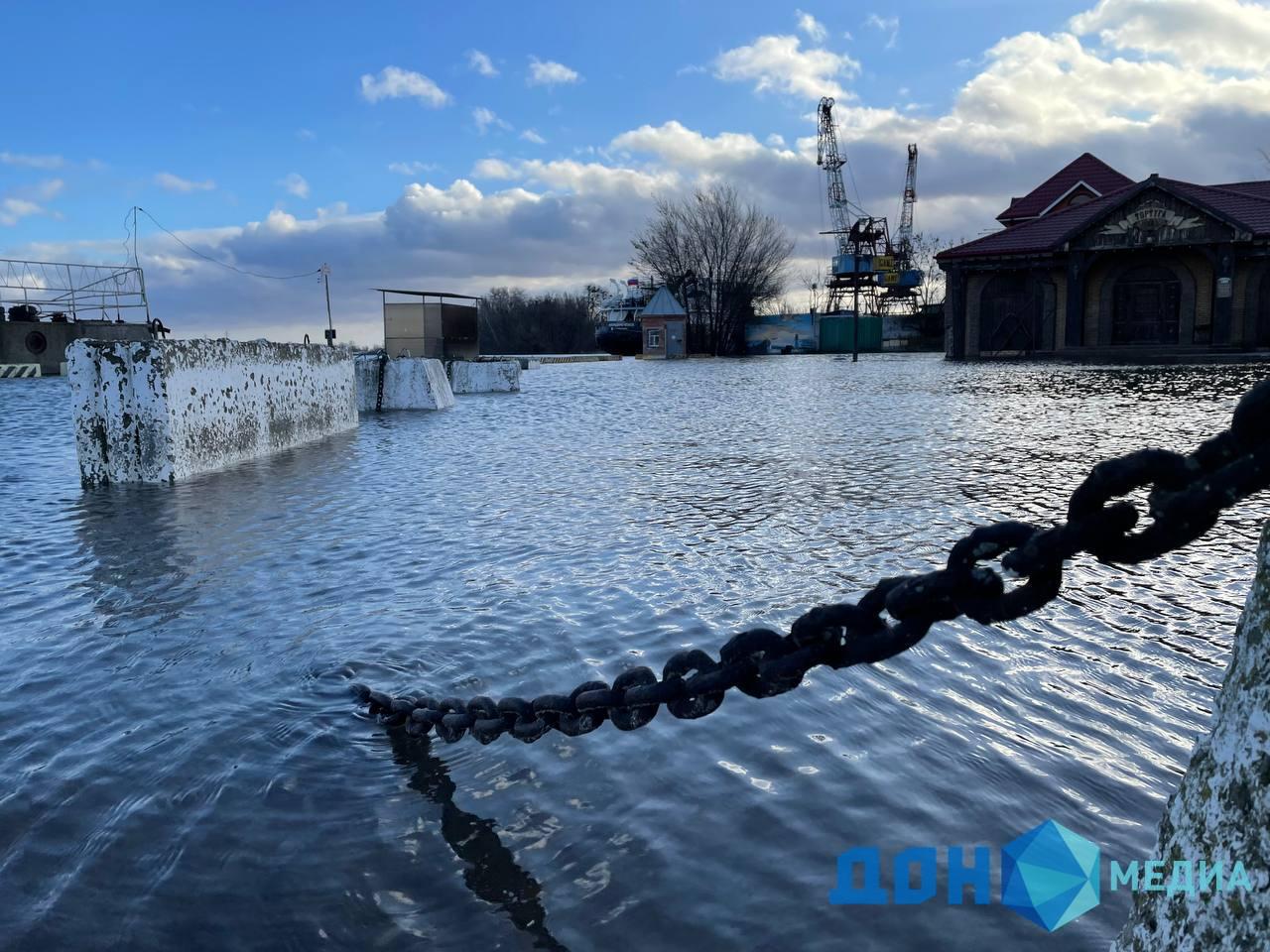 Опасное явление: за два часа вода в порту Азова поднялась на 36 см - ДОН24