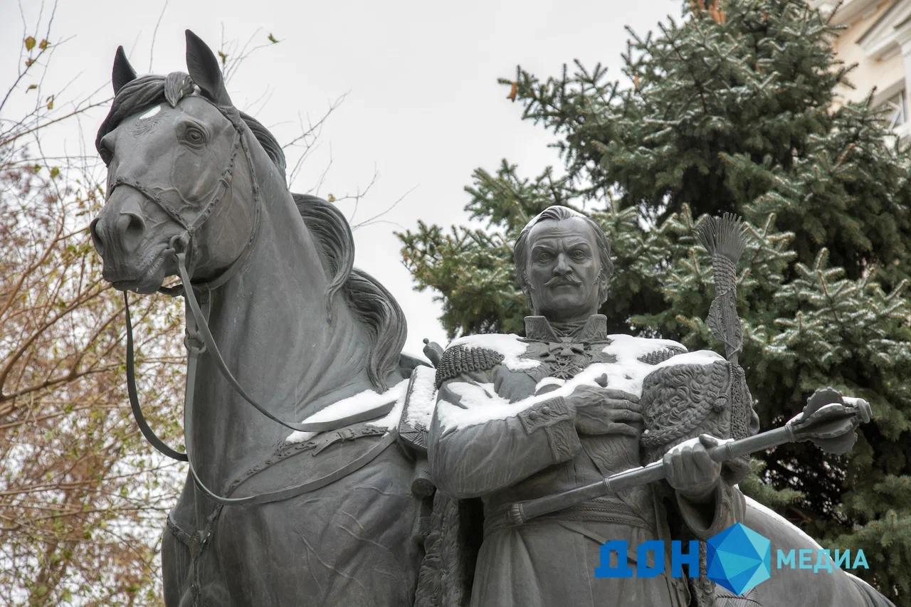 Памятник атаману Платову в Ростове. Памятник Матвею Платову в Волгодонске. Памятник атаману Платову в Москве. Станица Егорлыкская памятник атаману Платову лицо.