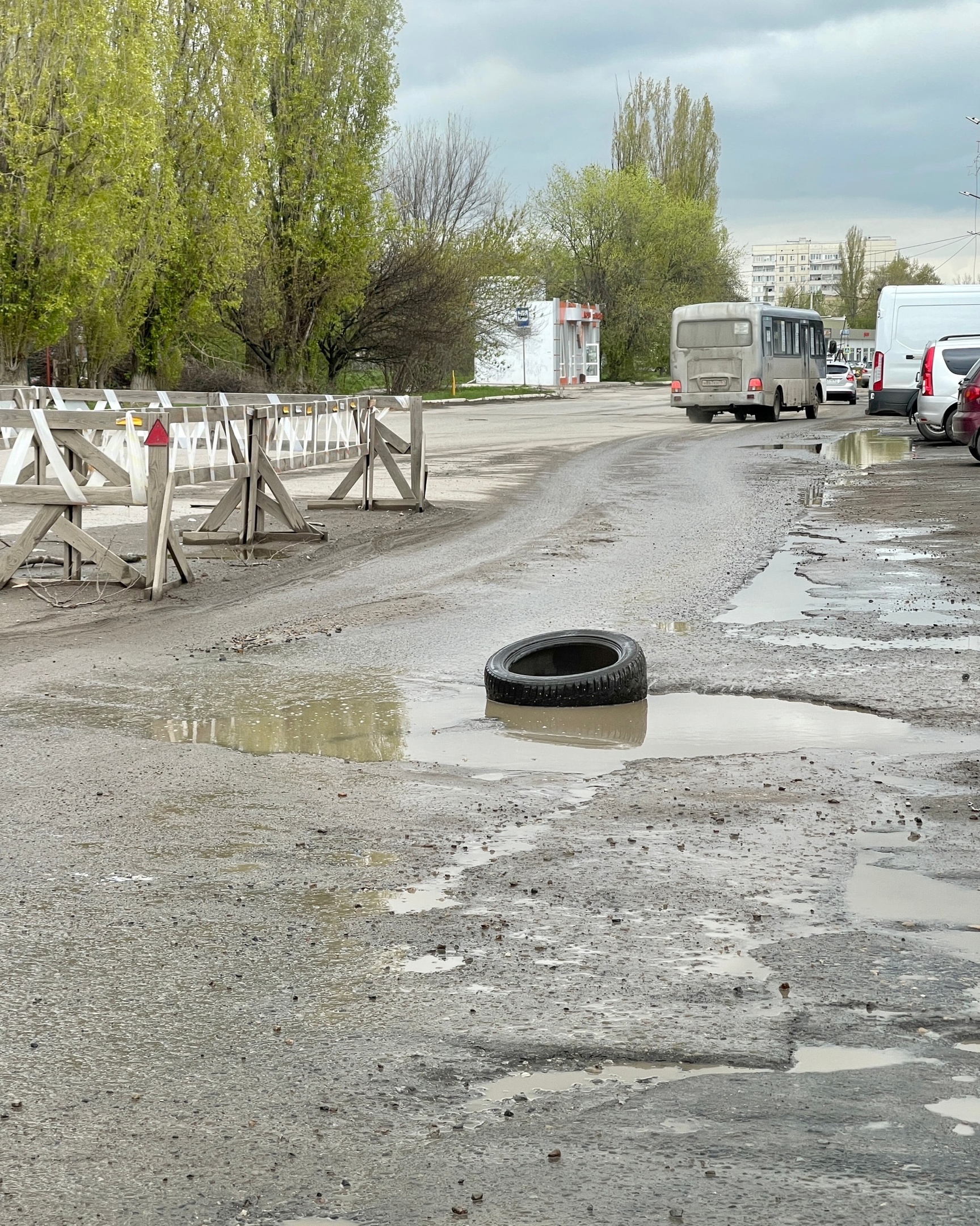 ДОН24 - В Батайске затопило канализацией подъезд многоквартирного дома