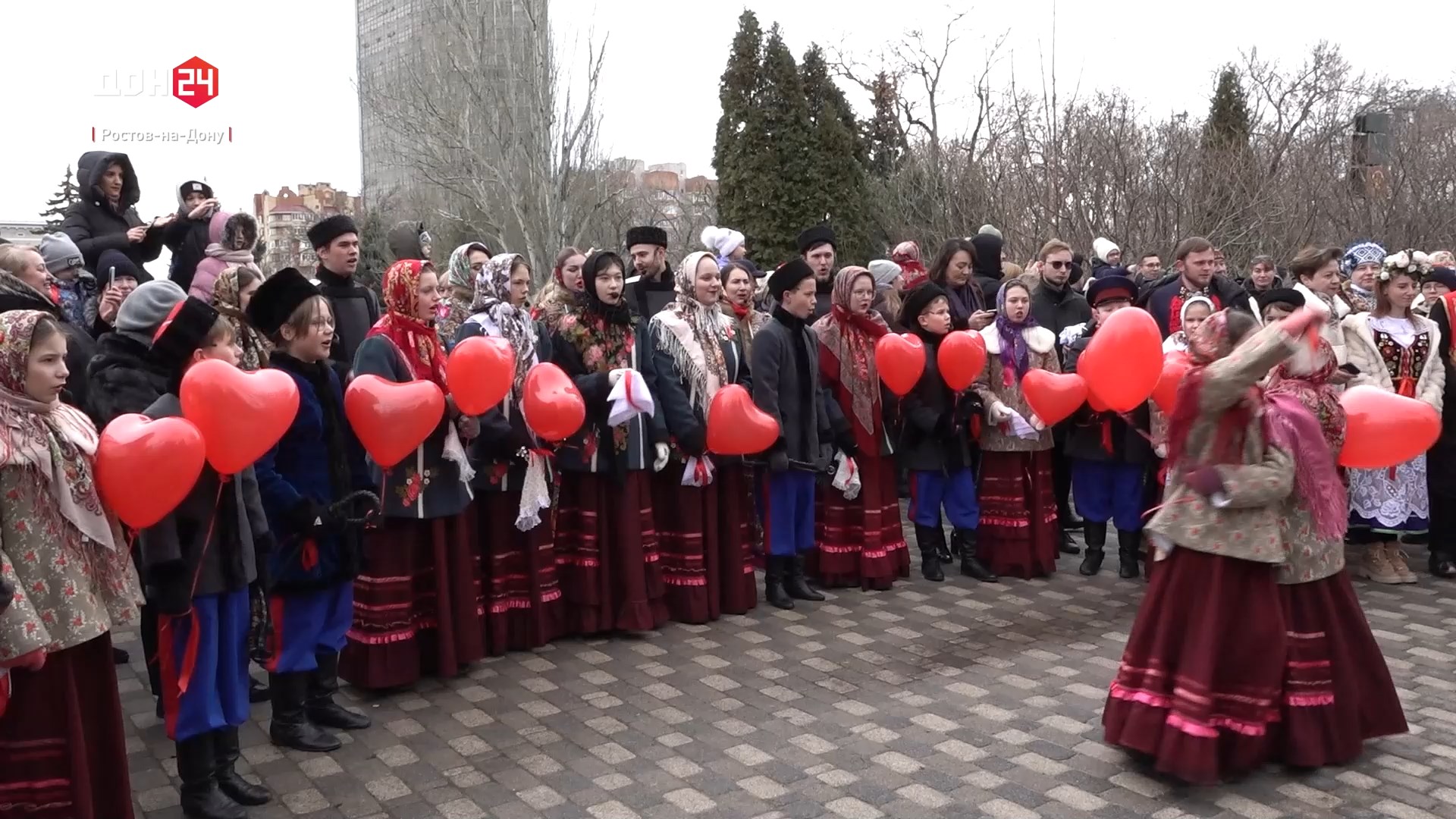 ДОН24 - Огонь, от которого крепнут узы брака. В южную столицу привезли  семейный очаг «Сердце России»