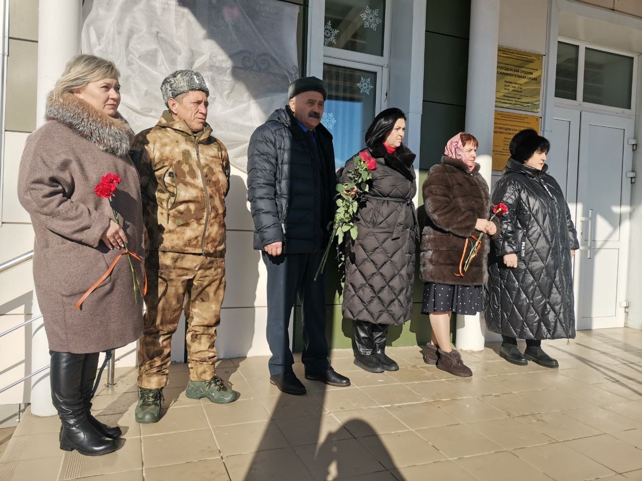 ДОН24 - В донской школе открыли памятные доски в честь двух  выпускников-героев, погибших при выполнении боевых задач