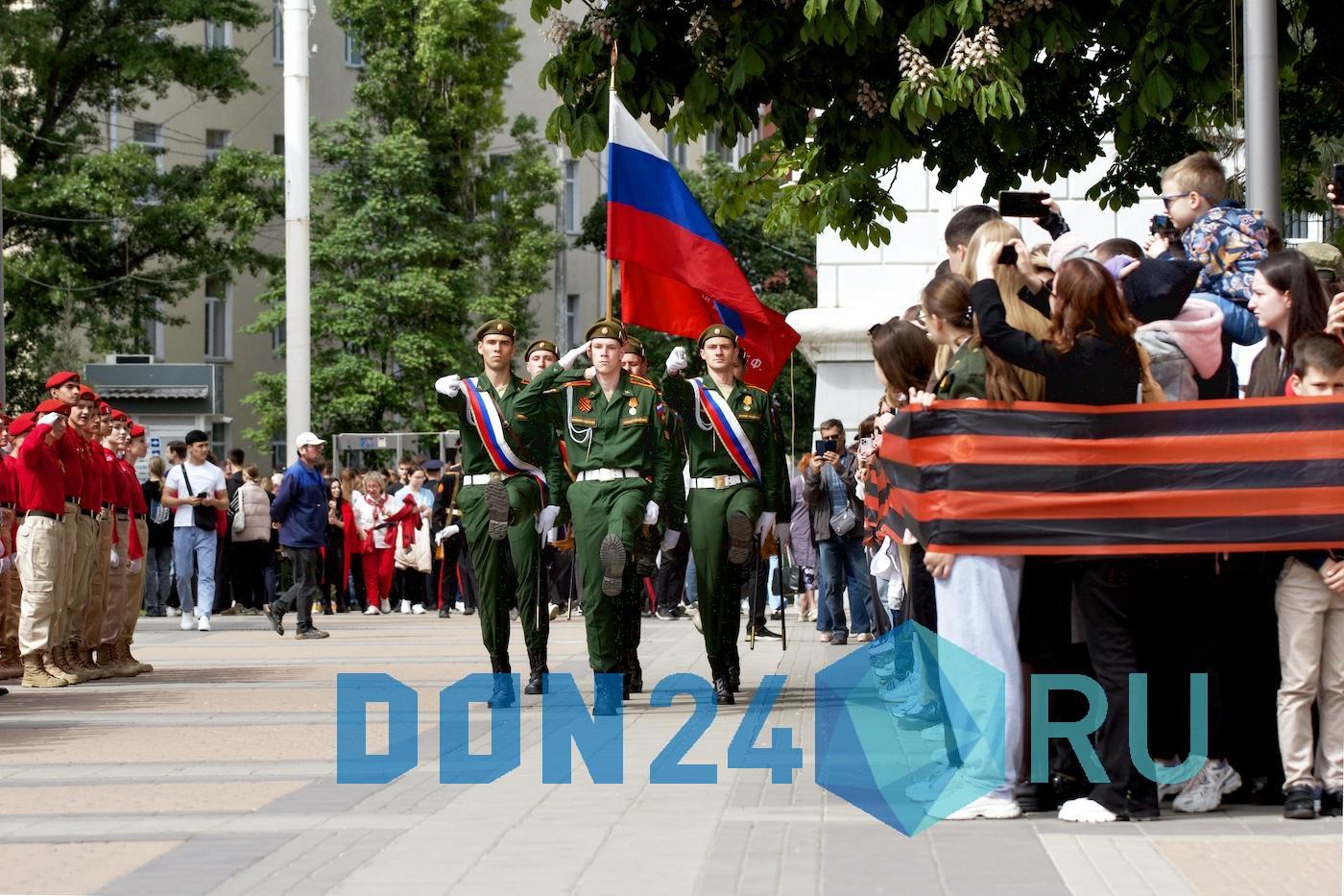 Фоторепортаж: в Ростове на площади Гагарина прошел парад курсантов военных  училищ и вузов | 06.05.2024 | Ростов-на-Дону - БезФормата