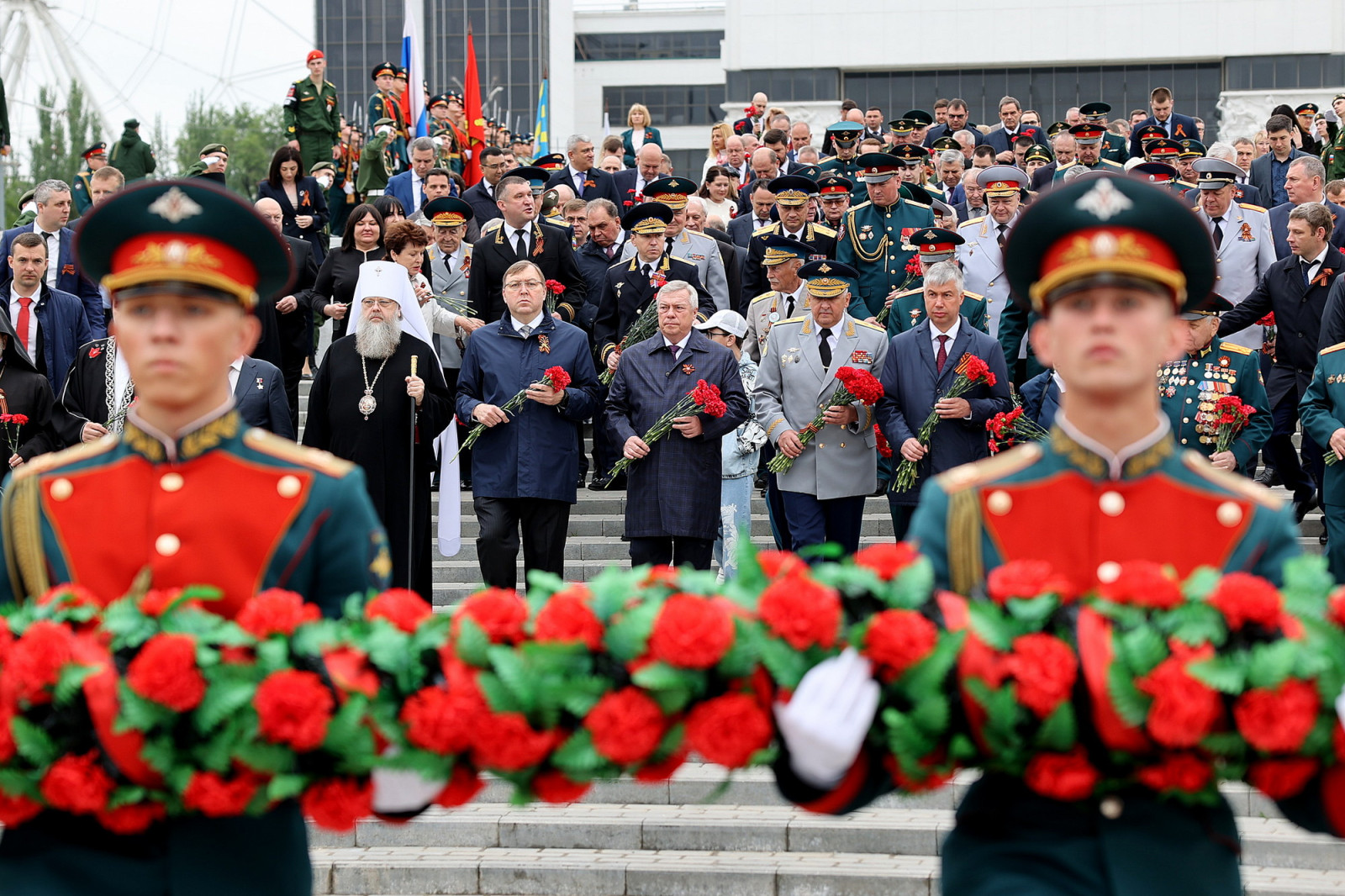 Возложение гирлянды славы