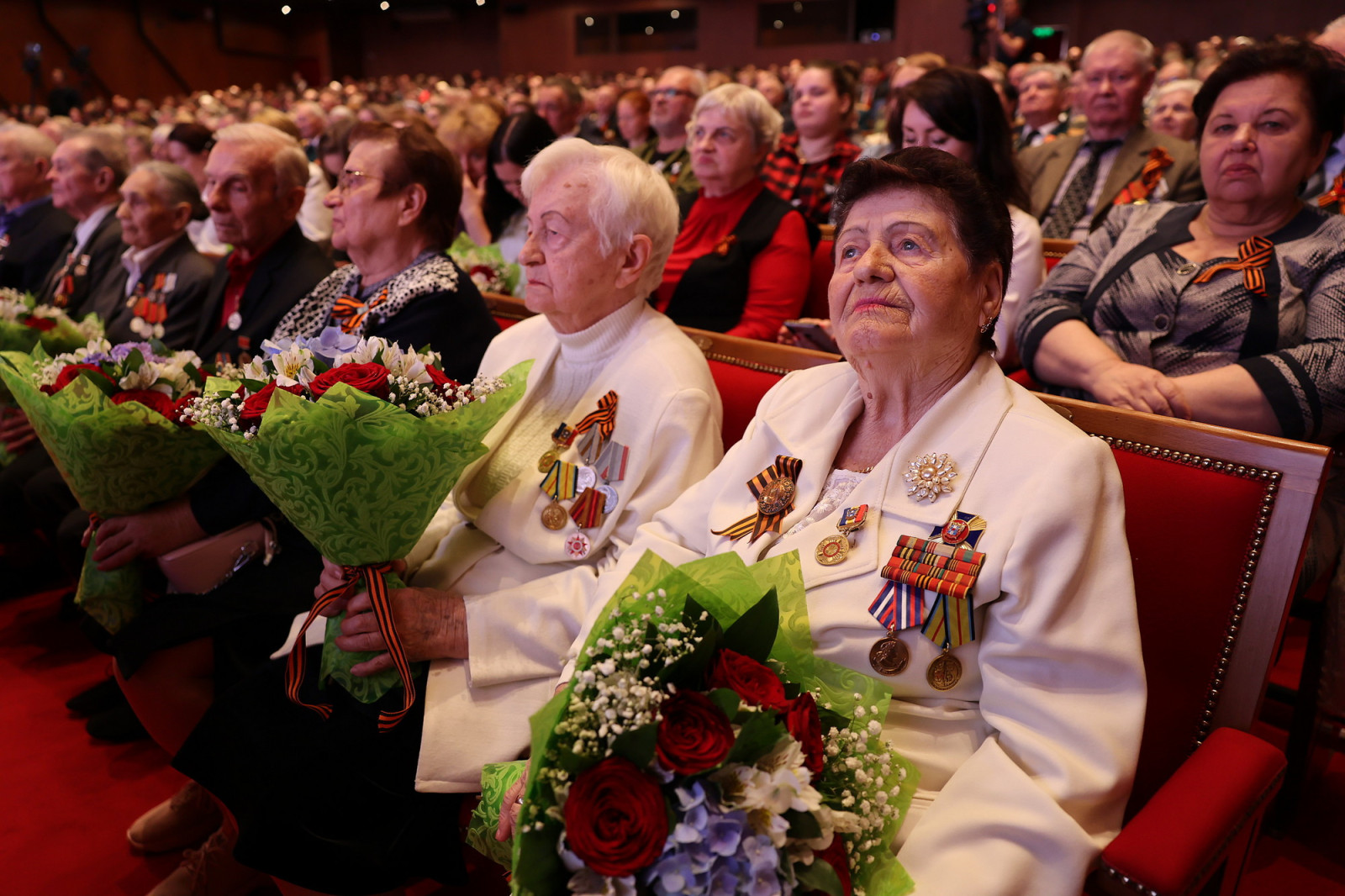 ДОН24 - Губернатор Голубев поздравил ветеранов с 79-й годовщиной Победы