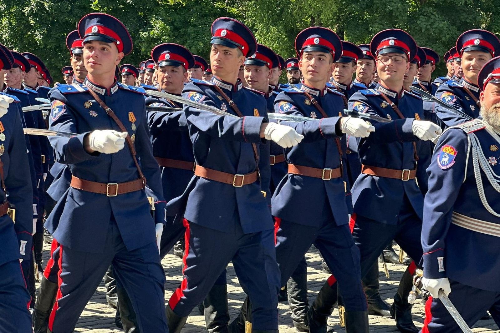 ДОН24 - Донские казаки – участники парада Победы в Москве – устроили  торжественный марш в Новочеркасске