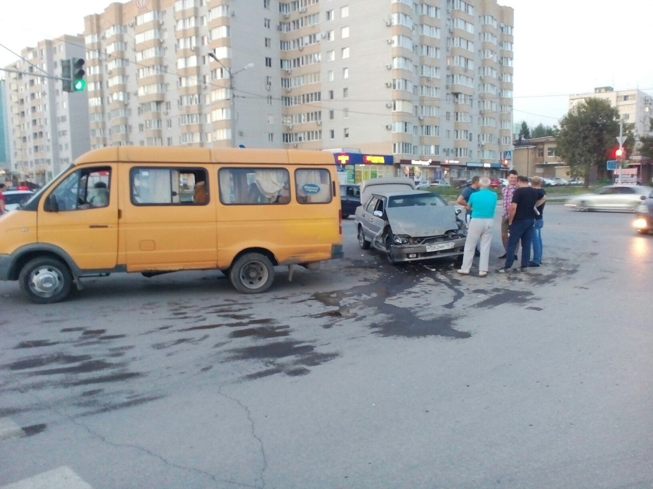 ДОН24 - Под Ростовом маршрутка врезалась в легковушку