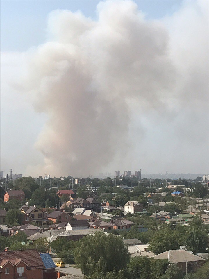 Пожар в батайске сегодня сейчас. Пожар в Ростове на Дону 21 августа 2017. Ростов-на-Дону и Батайск пожар. Пожары в Ростове на Ростовской море. Пожар в Ростове-на-Дону в центре города 1 декабря.