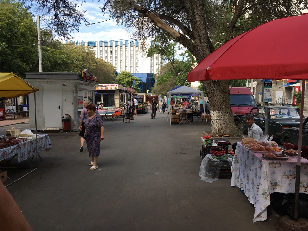 Улицы рабочего городка ростов на дон. Ярмарка на Текучева/крепостной. Рынок на крепостном в Ростове-на-Дону. Колхозный рынок в Ростове на Дону на Текучева. Рынок на Текучева крепостной.