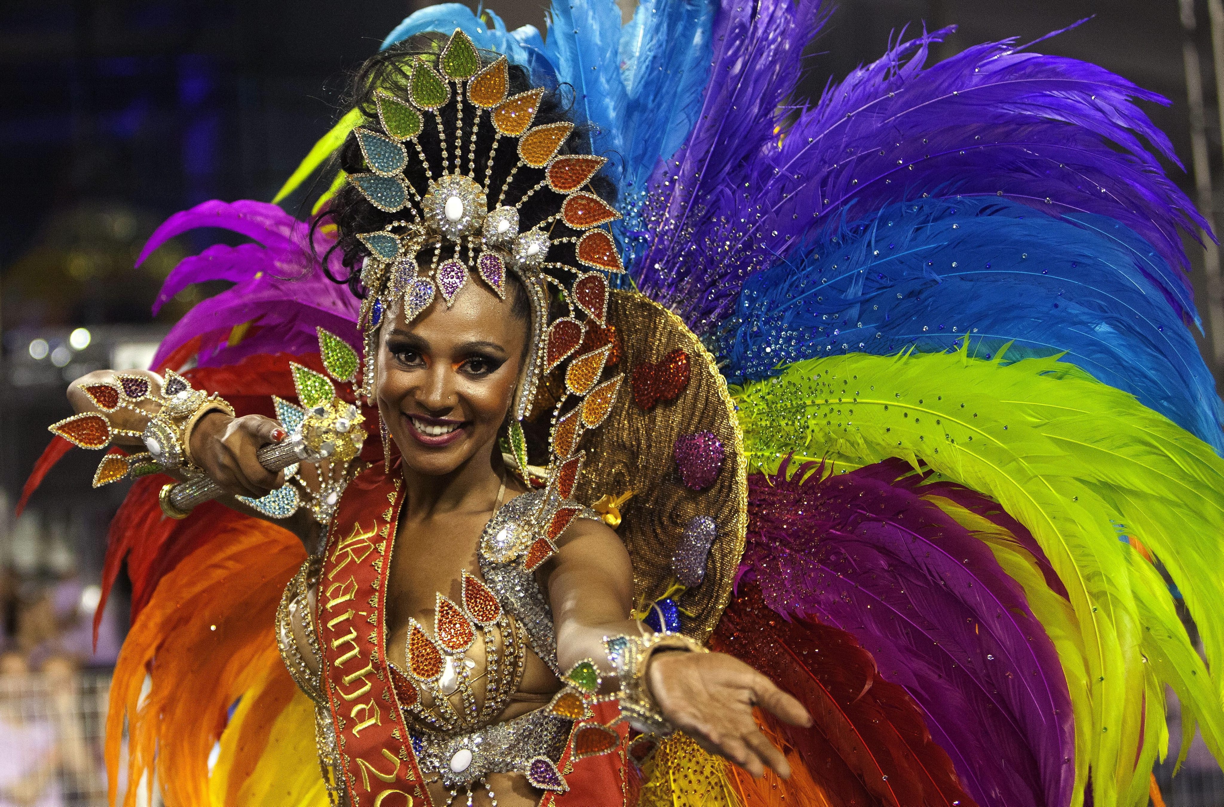 Karnaval. Карнавал в Рио-де-Жанейро. Рио-де-Жанейро карнавал костюмы. Карнавал в Рио-де-Жанейро (бразильский карнавал). Бразилия фестиваль Рио де Жанейро.
