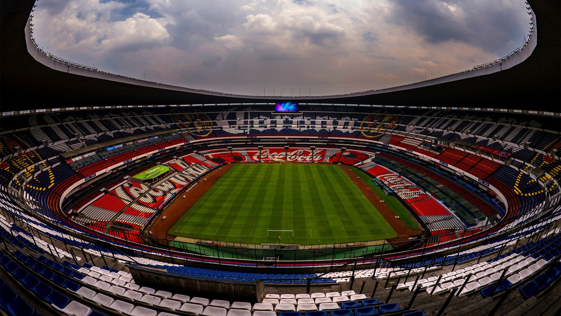 Известный стадион. Стадион Ацтека в Мехико. Стадион Монтеррей Мексика. Футбольный стадион в Мексике.