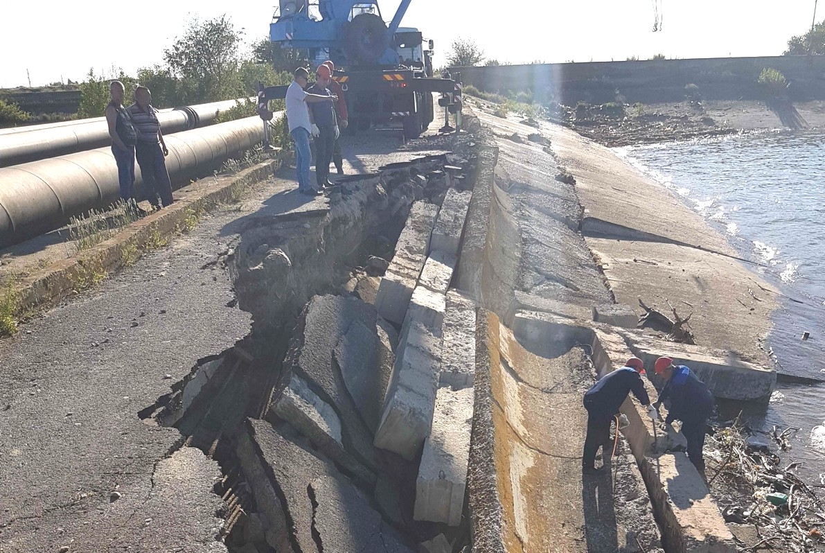 Цимлянская водохозяйственная обстановка. Волгодонск Цимлянское водохранилище. Волгодонск Цимлянское водохранилище дамба. Дамба Волгодонск в-9. Плотина Волгодонск.