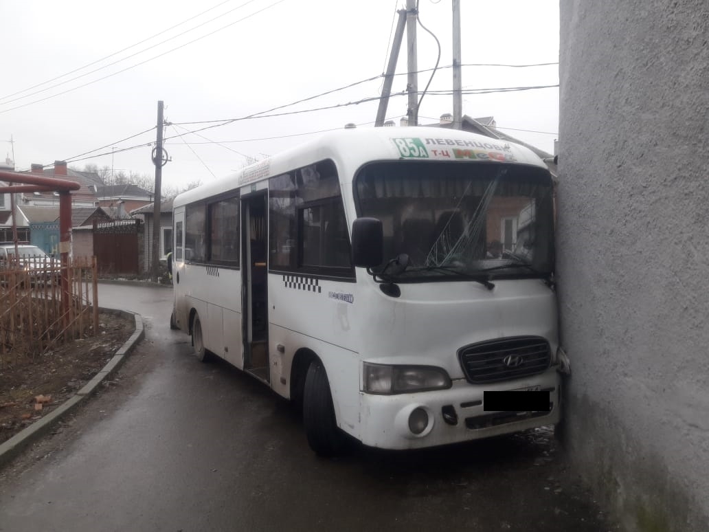 Автобус ростов москва отзывы. Маршрутки Ростов. Ростовские маршрутки пассажирские. Маршрутка Зерноград Ростов.