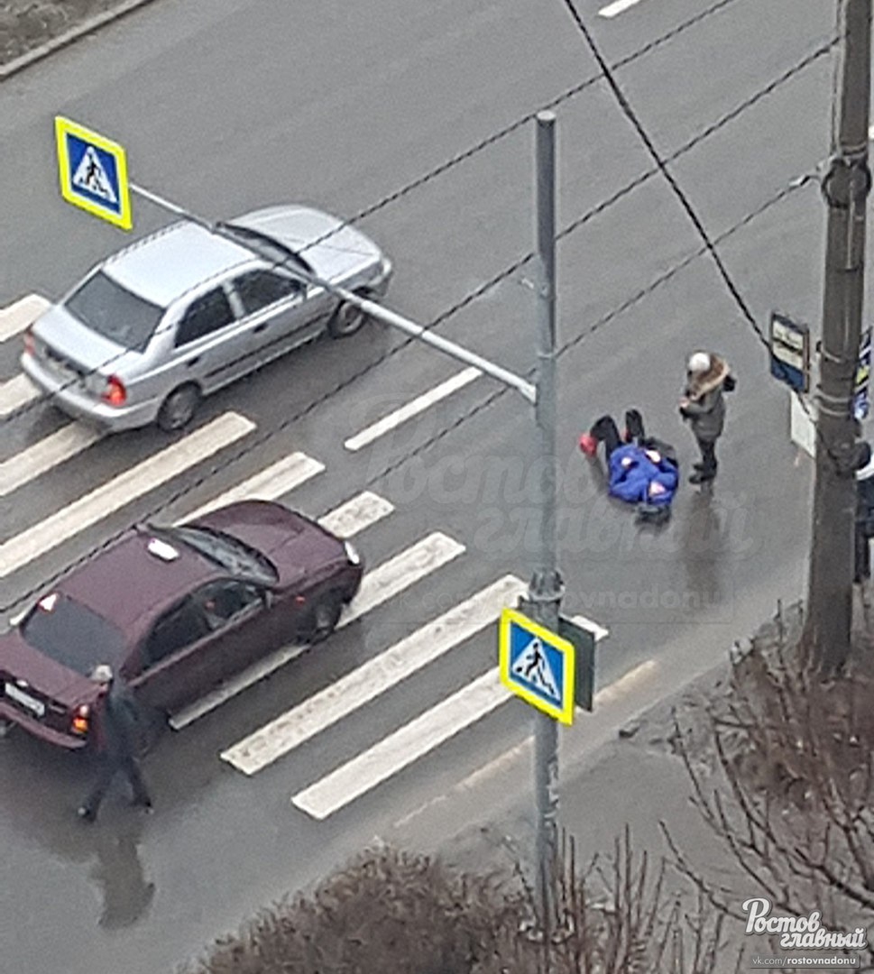 Над ростовом сбили. Сбили пешехода Ростов-на-Дону. Авария на пешеходном переходе Ростов на Дону. Сбили женщину в Ростове на Дону. Авария в Ростове женщина сбила пешехода.