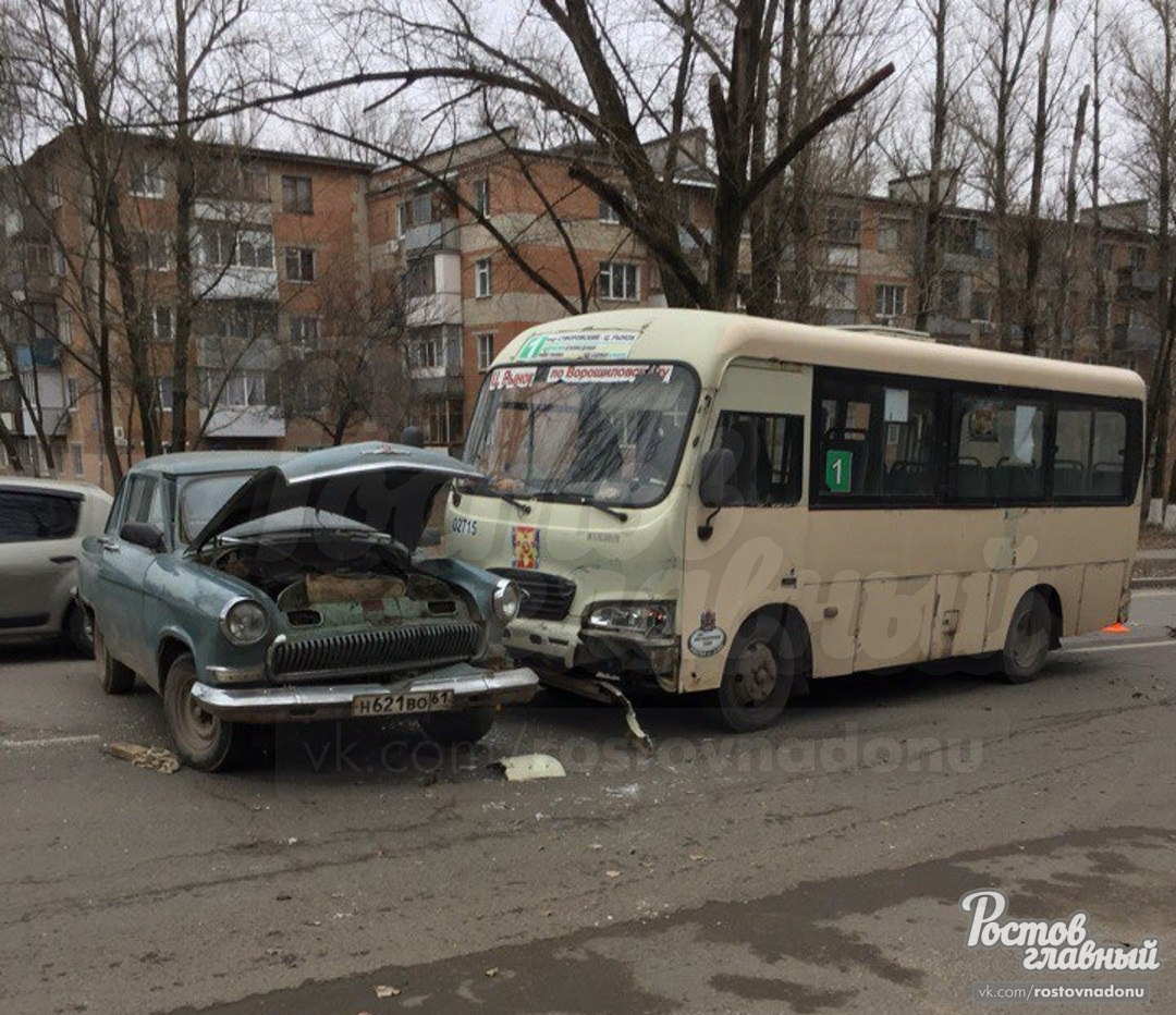 ДОН24 - Не уступил дорогу: в Ростове 89-летний водитель ГАЗа врезался в  маршрутку