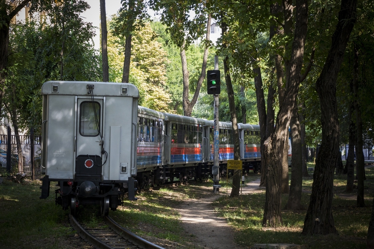 Детская железная дорога ростов. Парк Островского Ростов-на-Дону железная дорога. Детская железная дорога (ДЖД) В Ростове-на-Дону. Детская железная дорога парк Островского Ростов. Ростовская ДЖД.