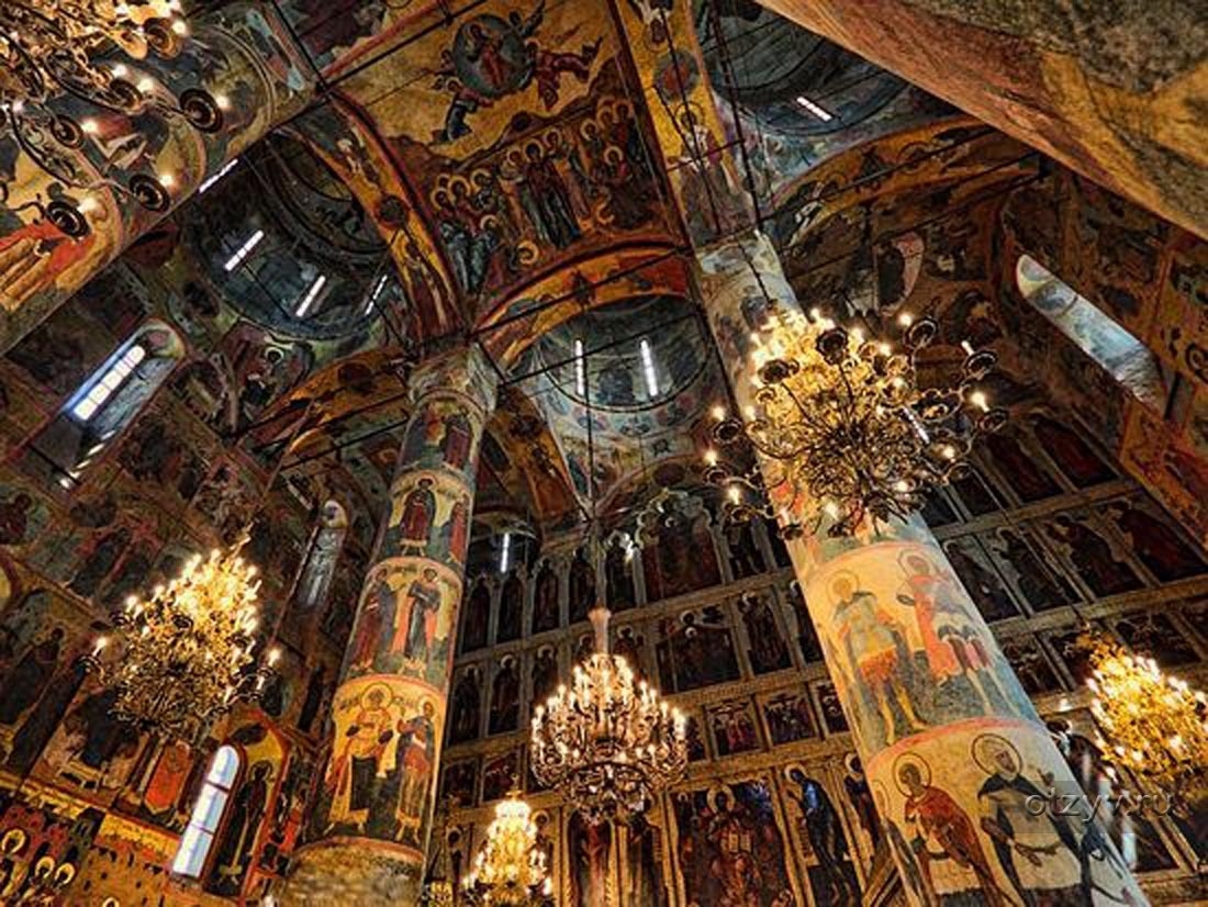 Успенский собор в Москве внутри