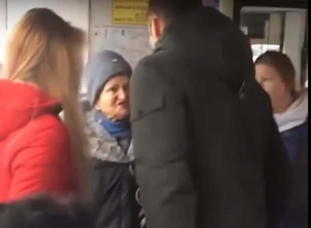 ДОН24 Агрессивная пенсионерка ростовчане обсуждают