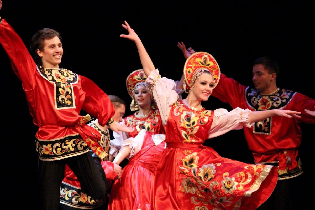 Народная музыка современная танец. Народные танцы. Русско народные танцы. Народные танцы фольклор. Народные танцы России.