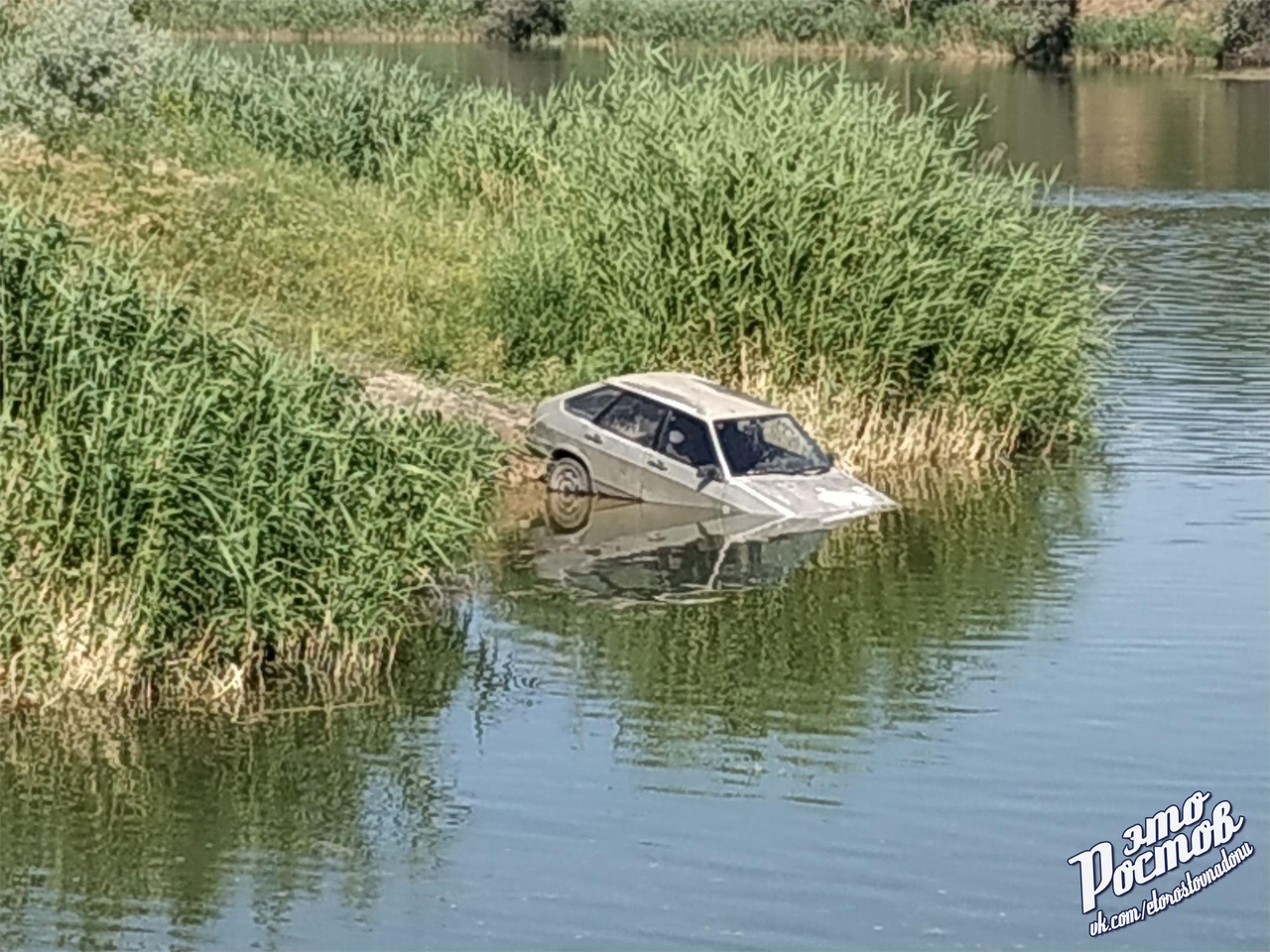 Брошенные автомобили под водой