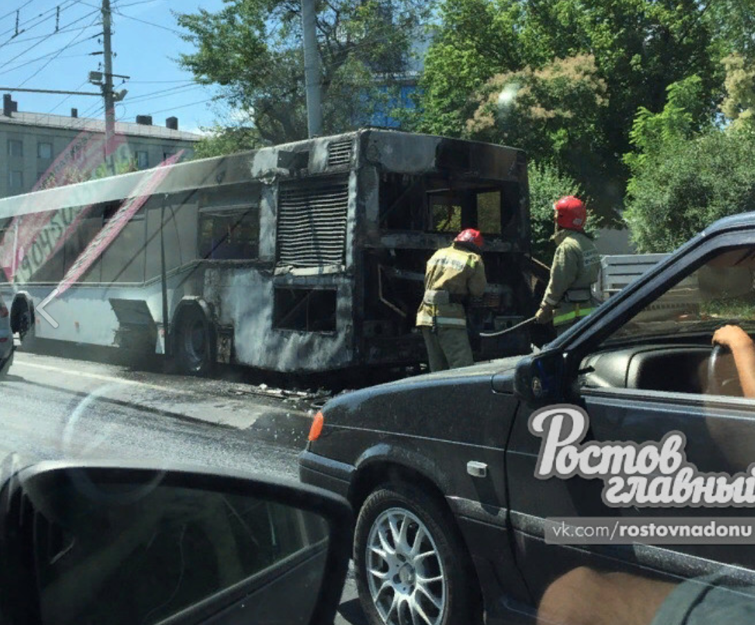 ДОН24 - Не включил кондиционер: в Ростове на проспекте Нагибина загорелся  автобус № 83