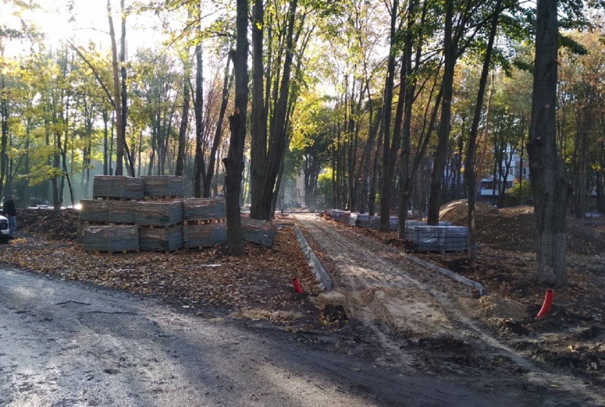 Поликлиника авиагородок батайск. Сквер новый в Батайск. Новый парк в Авиагородке. Строится школа в Батайске. Строительство школы в Батайске.