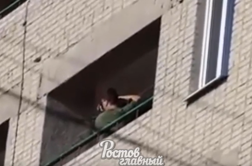 Стрельба с балкона. Балкон общаги. Балконы в общежитиях