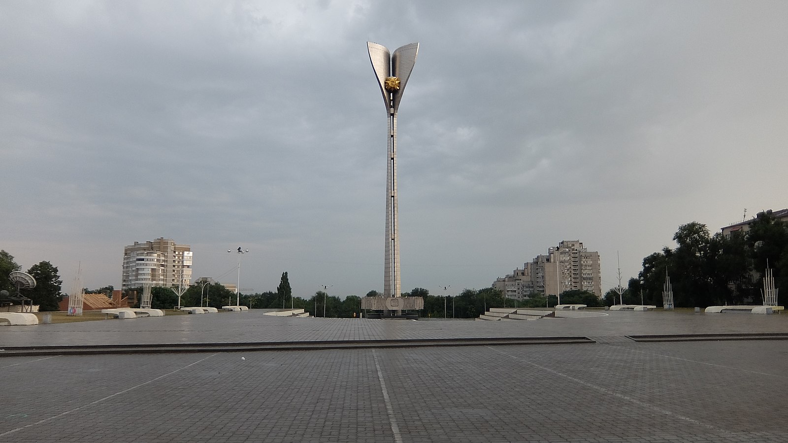 Ростов стелла на театральной площади
