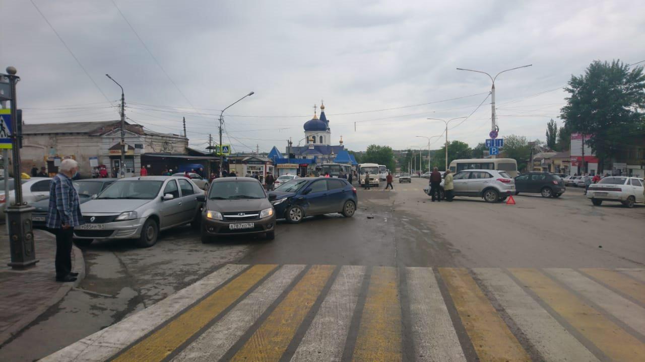 В ростови на вачеркаски ДТП. ДТП В городе Константиновске Ростовской области на перекрёстке 24.12.2020. В Новочеркасске сбили девочку на Платовском. ДТП 24 В Новочеркасск на улице спортивная.