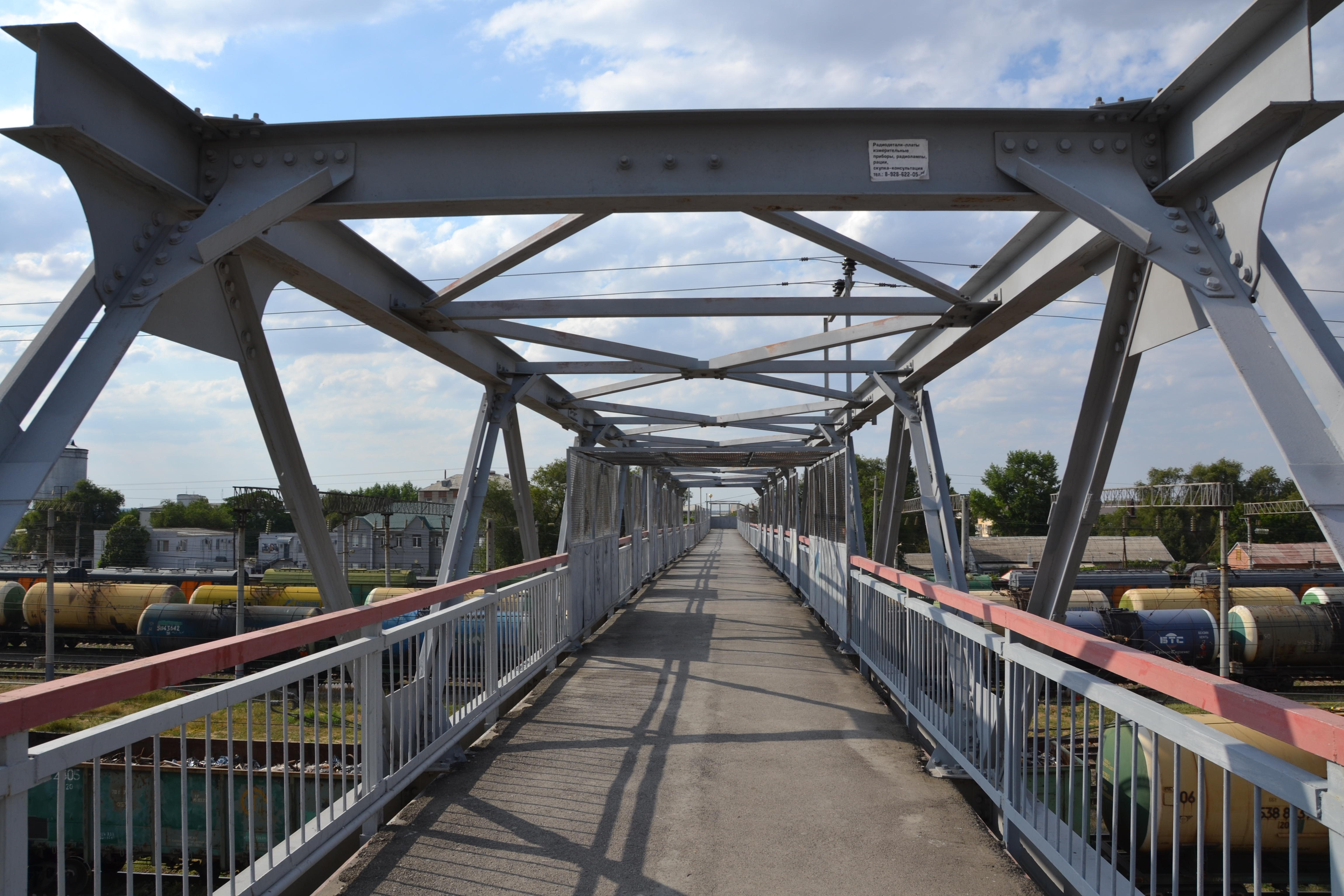 мост через дорогу фото