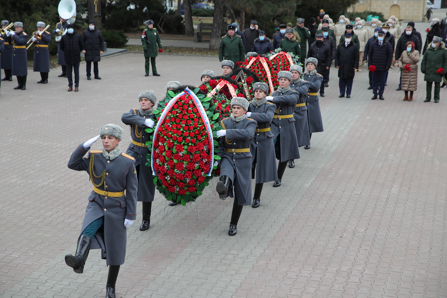 Картинки возложение венков к памятнику