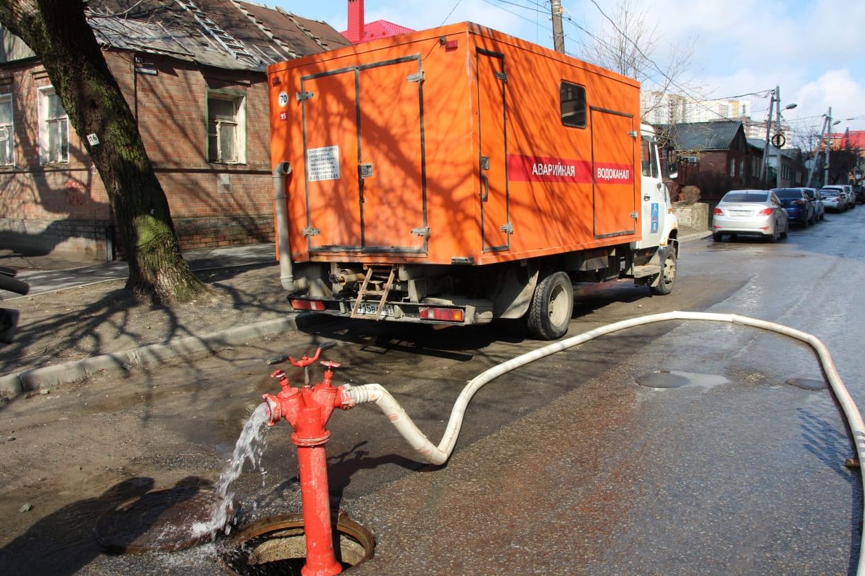 ДОН24 - В Ростове и Батайске «Водоканал» промывает водопроводные сети