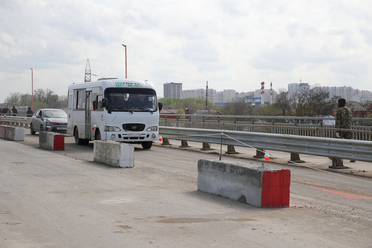 ДОН24 - Губернатор проинспектировал: движение транспорта по мосту на  Малиновского частично открыли в Ростове