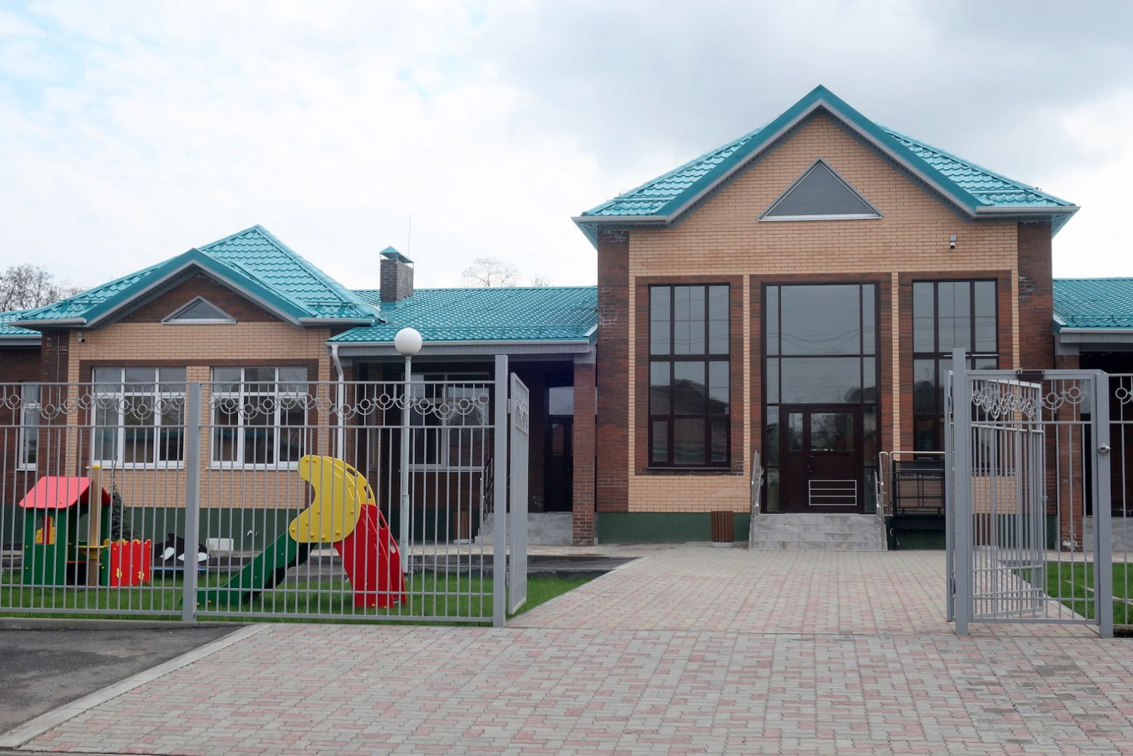 Школа п Янтарный Аксайский район