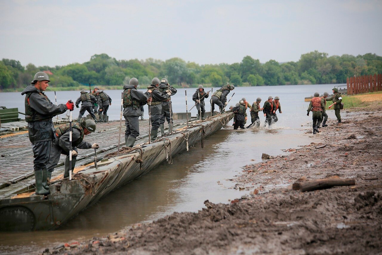 понтонный мост военный