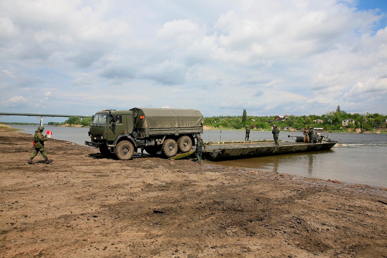 понтонный мост военный