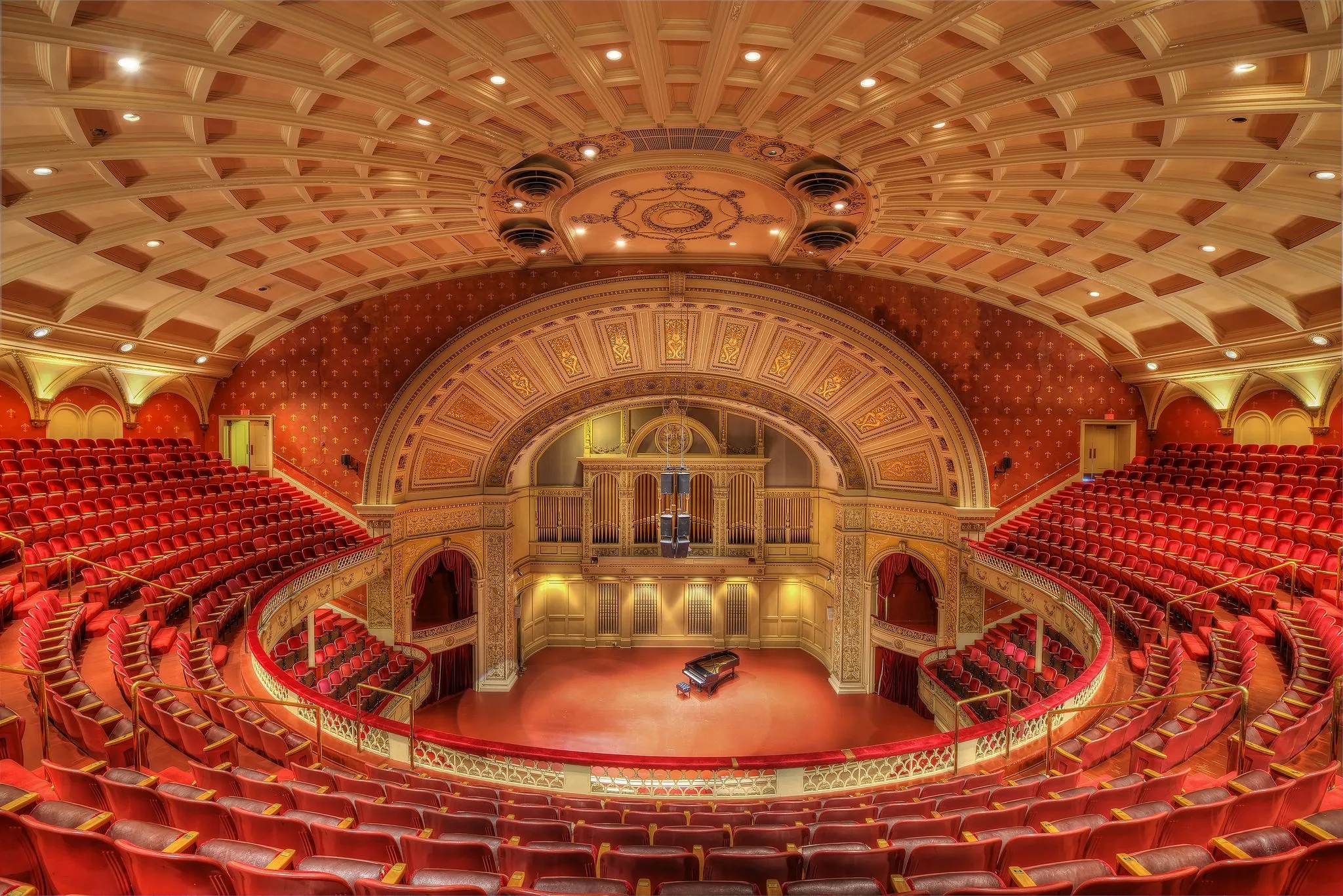 Известные концертные залы. Концертный зал Карнеги Холл. Карнеги Холл в Нью-Йорке. Концертный зал в Нью Йорке Карнеги. Карнеги-Холл - США, Нью-Йорк.