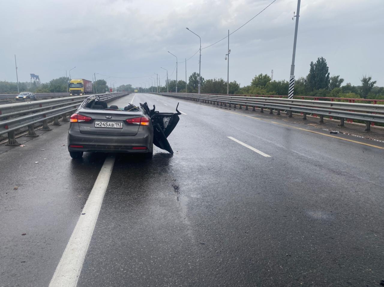 ДОН24 - Водитель отвлекся на телефон: пассажирка машины погибла на южном  подъезде к Ростову