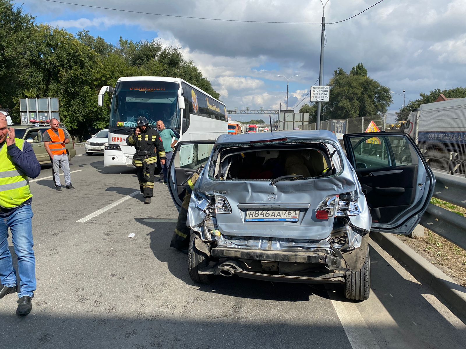 Мерседес попал в дтп