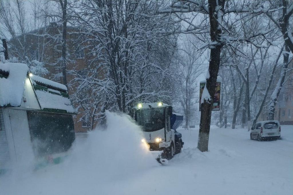 Ледяной дождь в ростове на дону. Новочеркасск снег. Сильный снег в Новочеркасске. Ледяной дождь Россия. Последствия ледяного дождя.