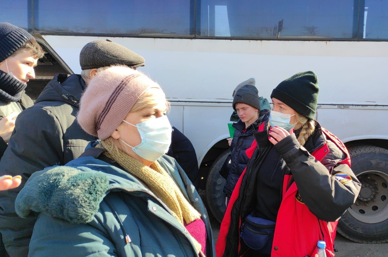 Новости сегодня привет. Эвакуация людей. Беженцы. Беженцы с Донбасса. Жители Москвы.