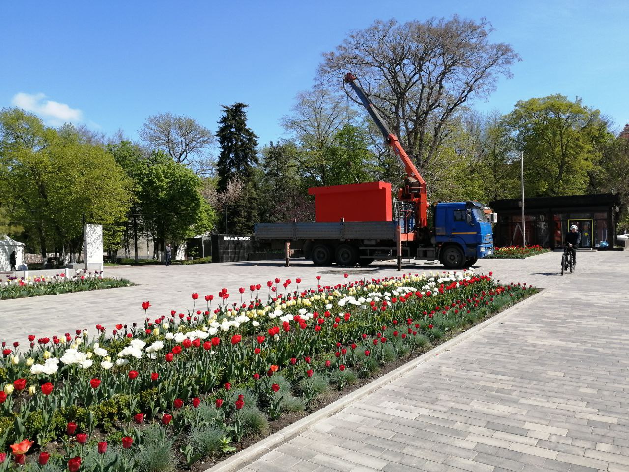 Ростов шли. Соколиная гора парк. Парк Соколиная гора Измайловское каток. Вид на Измайловский парк с Соколиной горы. Смоленск Соколиная гора парк.