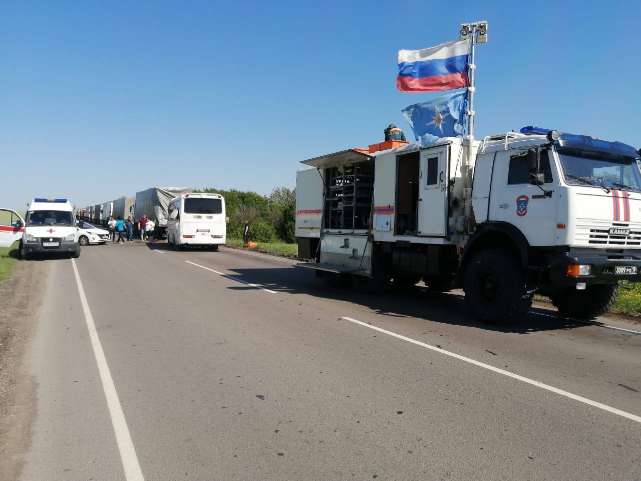 Есть пострадавшие: в Ростовской области маршрутка с пассажирами врезалась в  грузовик