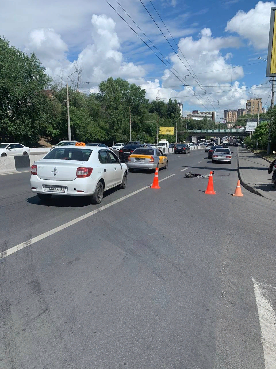 ДОН24 - В Ростове иномарка насмерть сбила водителя самоката