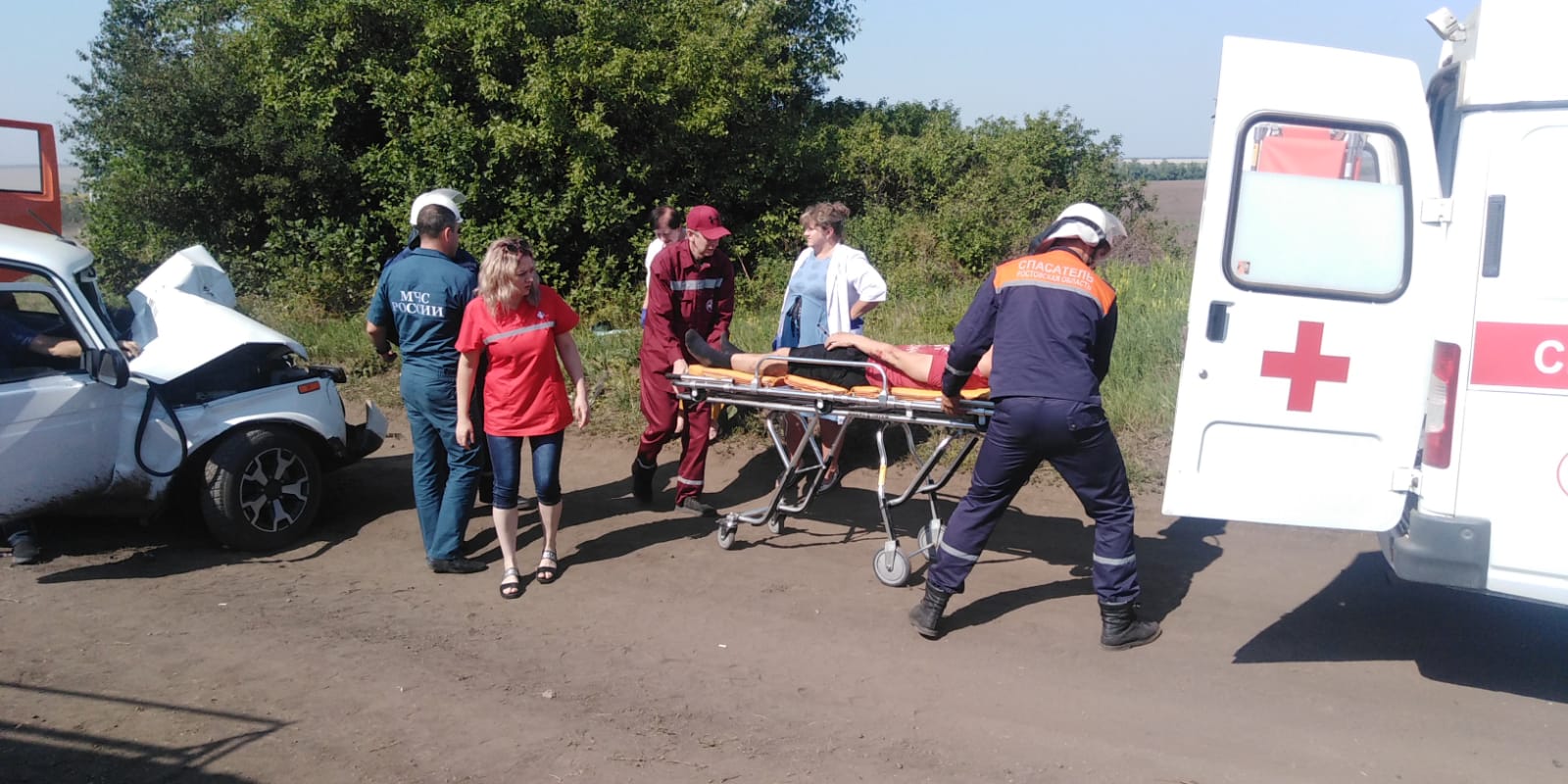 17-летний водитель и его пассажир пострадали в ДТП с грузовиком в  Ростовской области