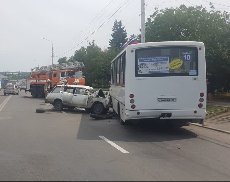 18 августа 22. Рейсовый автобус. Автобусная полоса.