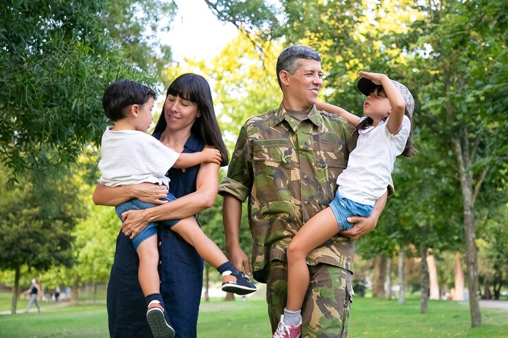 Многодетный отец 3 ребенка мобилизация отсрочка. Счастливая семья военных. Отцы. Многодетные мобилизация. Счастливый военный.