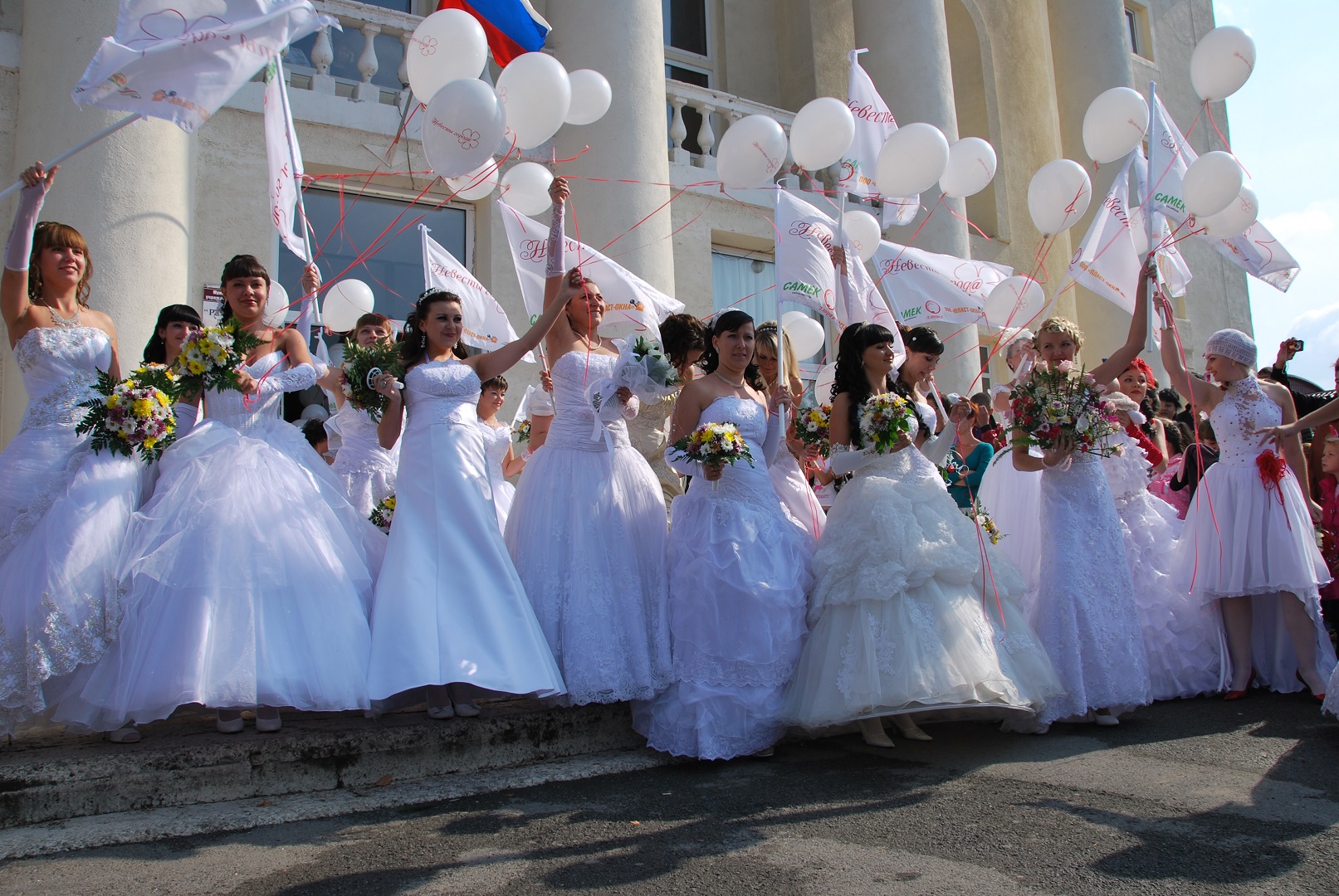 Когда будет вода в сальске. Парад невест. Сальск город. Сальск Ростовская область. Парад невест Сальск.